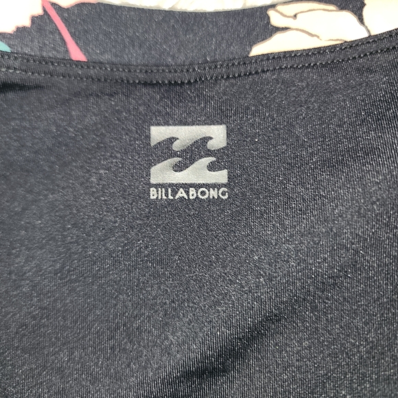 COPY - NWT Billabong rash guard sz S - Picture 3 of 3